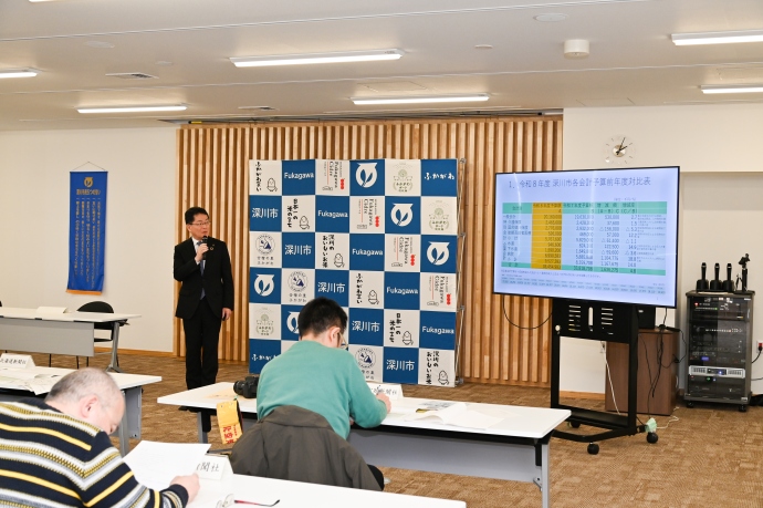 記者ブリーフ写真