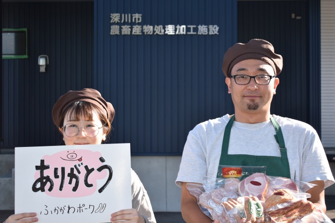 ふかがわポークのPRを行う飯沼隊員