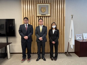 地域おこし協力隊の任期を終えた戸川さん(右)