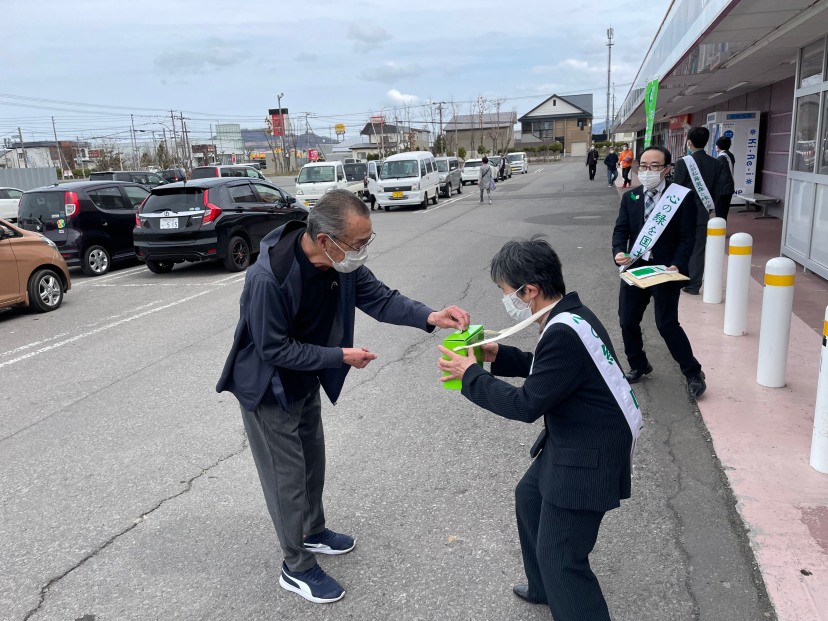 4月18日　街頭募金（マックスバリュ）