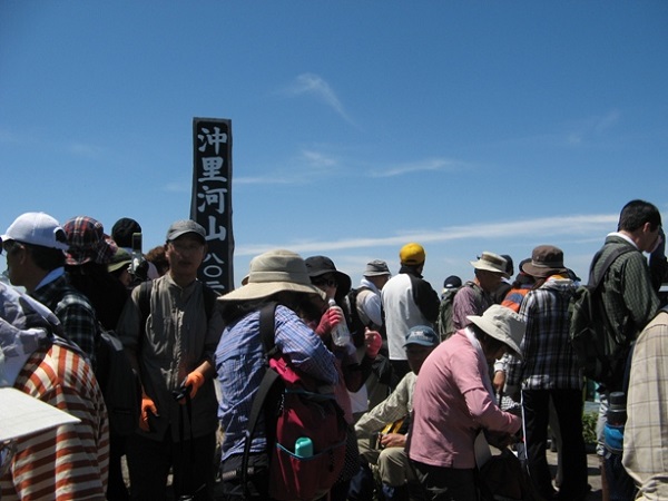 沖里河山の頂上の写真