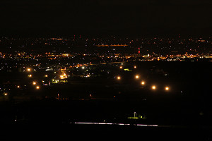 光ちりばむ夜景