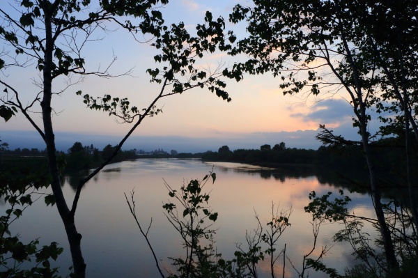 石狩川の夜明け