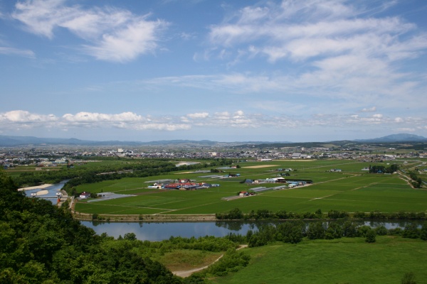 田園風景と石狩川の写真