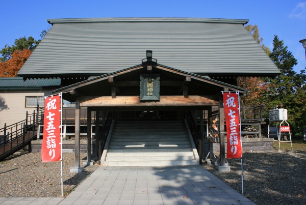 神社全景の写真