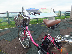 展望台と自転車の写真