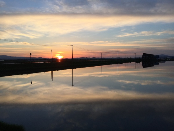 水鏡の夕日