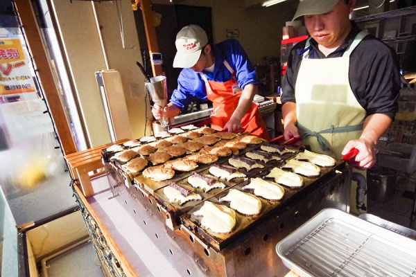 たい焼きを調理中の写真