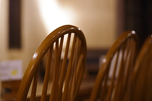 テーブル席の椅子の写真